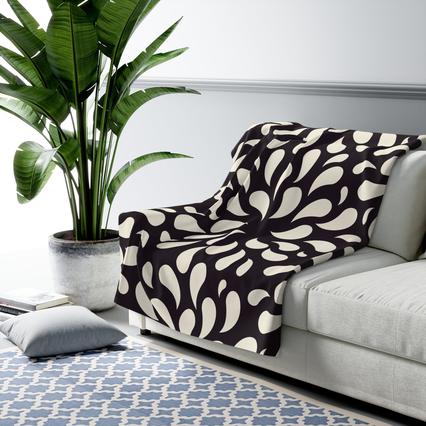 Black & Cream Swirl Sherpa Blanket — Cozy Geometric Fleece Throw