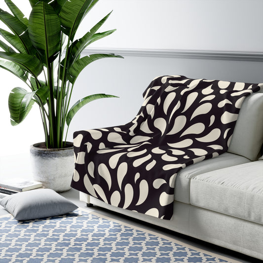 Black & Cream Swirl Sherpa Blanket — Cozy Geometric Fleece Throw