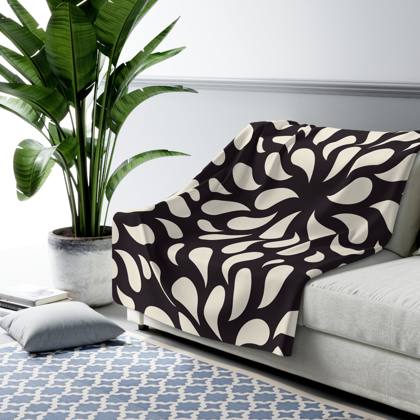 Black & Cream Swirl Sherpa Blanket — Cozy Geometric Fleece Throw