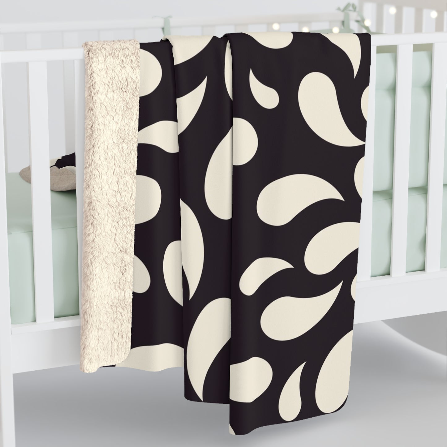 Black & Cream Swirl Sherpa Blanket — Cozy Geometric Fleece Throw